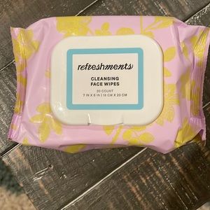 Cleansing face wipes